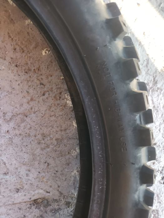 Продавам 1 брой мото гума 80 / 100 -21 51 M DUNLOP ДОТ 5018