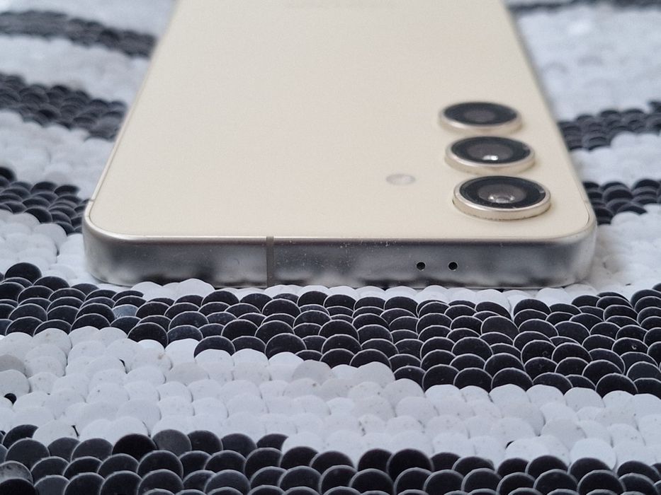 Samsung S24  5G   256 GB    Yelow Titanium