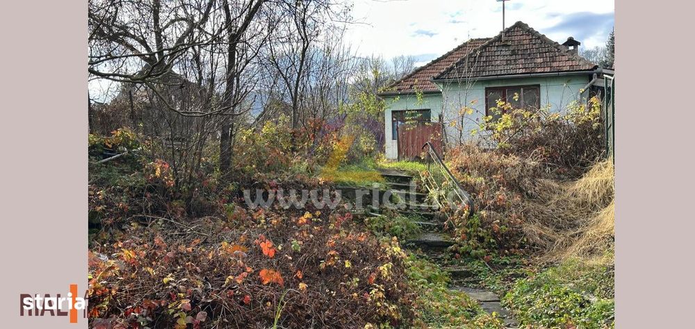 Casă cu acces privat peste vale și teren generos, cartier Mosnei