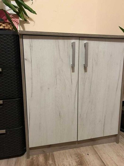 Трикрилен гардероб и скрин – екрю/светлокафяви, леко винтидж