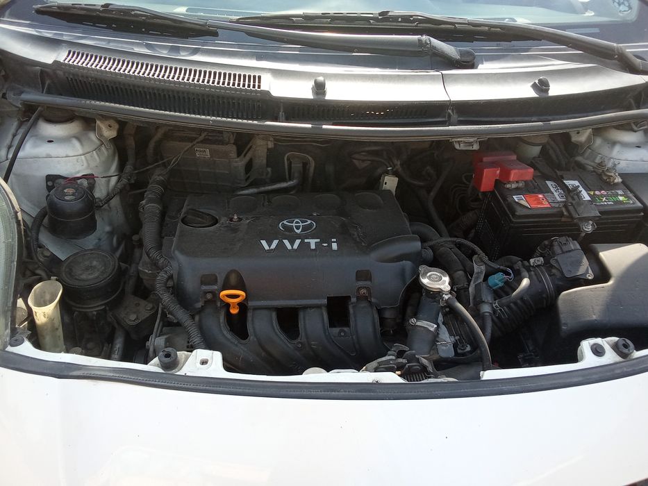 Продам Ярис 2005 года автомат