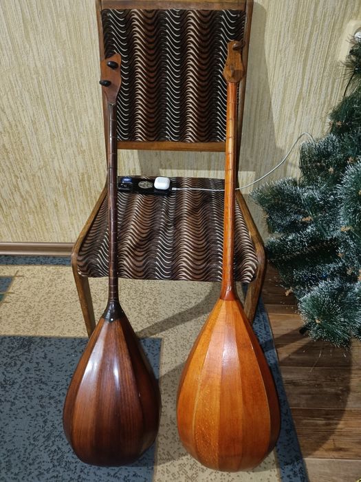 2 домбыралар сатылады