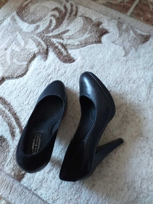 Pantofi negrii nr 36,noi