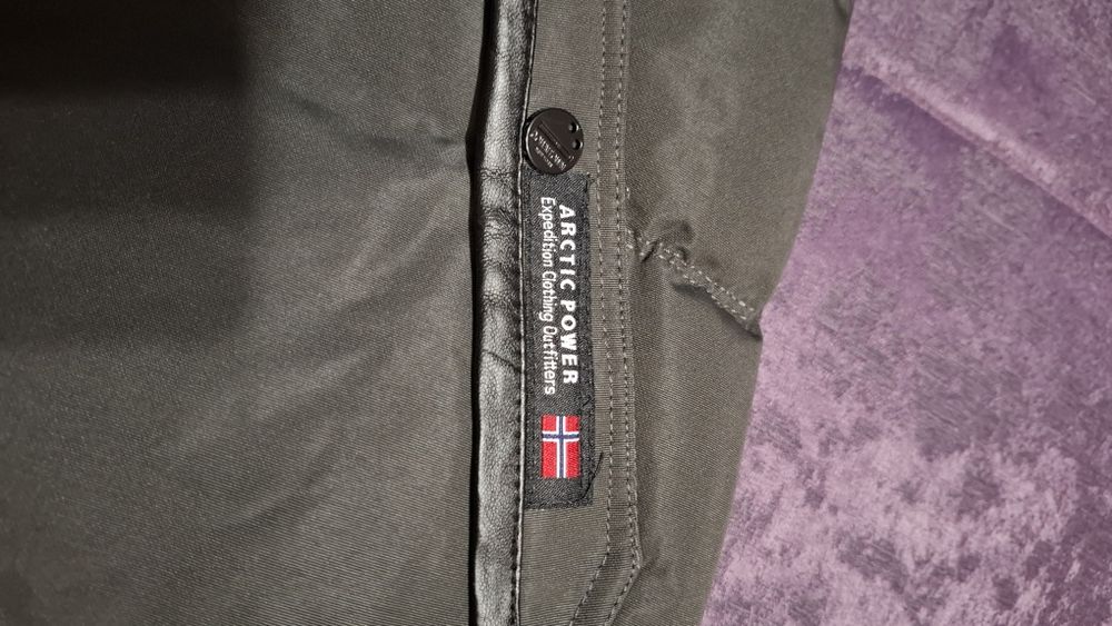 Дамско зимно/скиорско яке с качулка