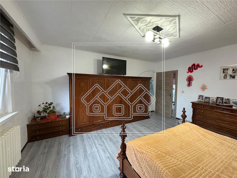 Casa cu 4 camere, balcon si curte - zona Lazaret