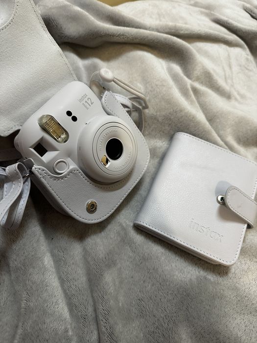 Fujifilm - instax mini 12 Clay White с подарък калъф и албум
