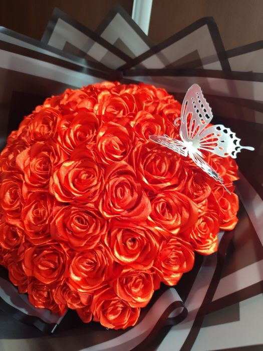 51 trandafiri din satin