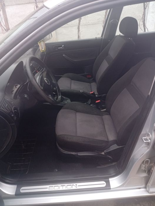 Vând golf 4 1.4 16V