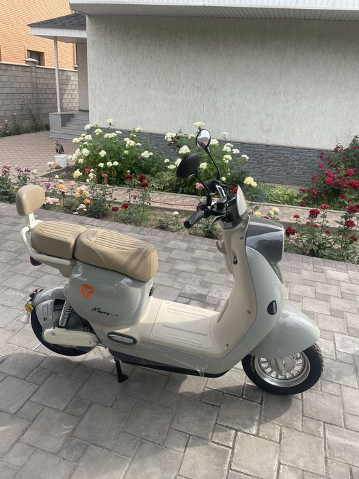 Продам ретро электромопед Yadea