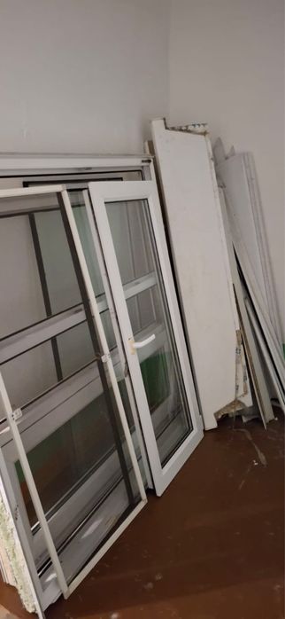 Продам платиковые окна стандартные 2 шт.