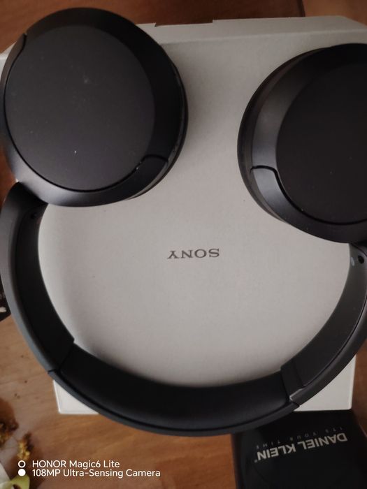 Vând căști Sony Bluetooth