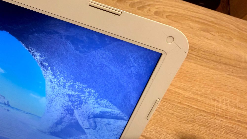 Toshiba Satellite C855-1Q9, AMD, оригинален Windows + мишка HP и кейс