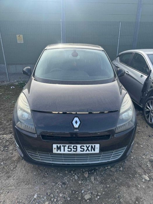 Dezmembrez Renault Scenic 1.5 dci cod motor K9K manuala an 2010