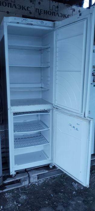 Холодильник в РАБОЧЕМ состоянии