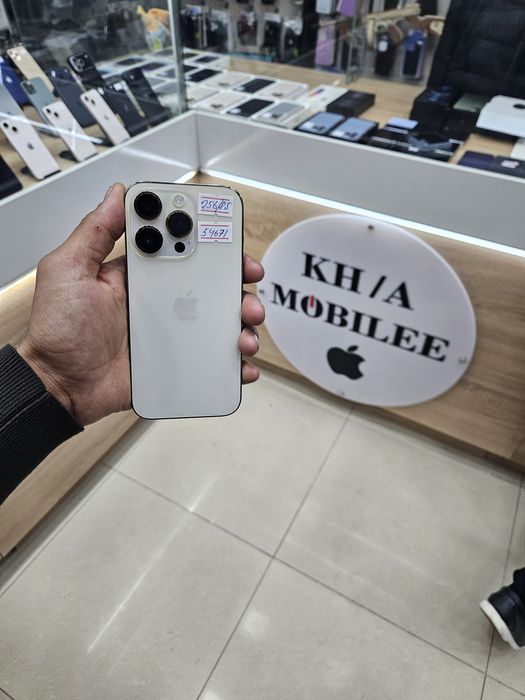 Iphone 14 pro.        .