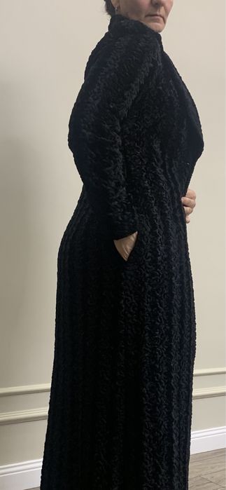 Пальто каракулевое