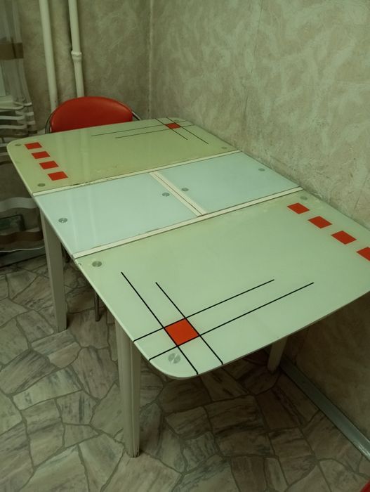 Кухонная мебель.Стол обеденный