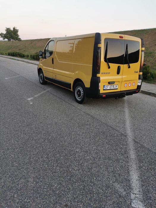 RENAULT Trafic 2005 — imagine 3