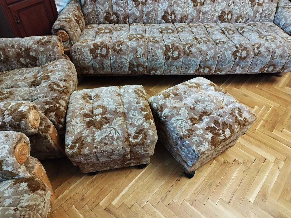 Фотьойл и една табуретка