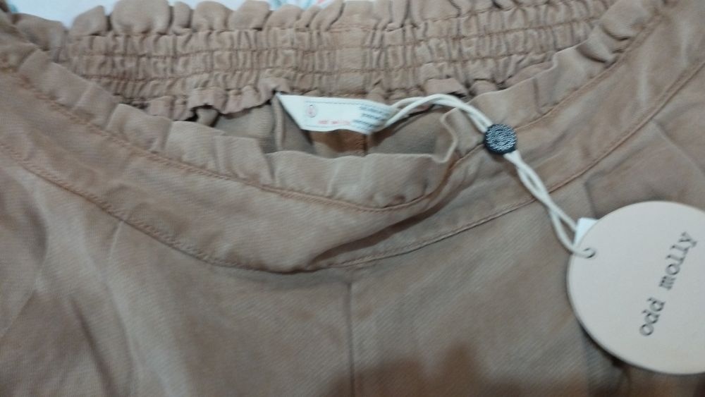 Дамски къси панталони с колан.