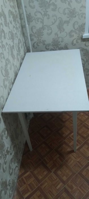 Стол для кухни белый