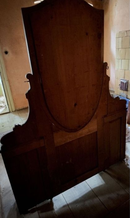 Mobilier din lemn de cires cu oglinda de cristal cu cheite laterale