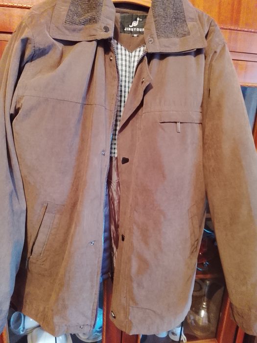 Vând geaca barbateasca noua