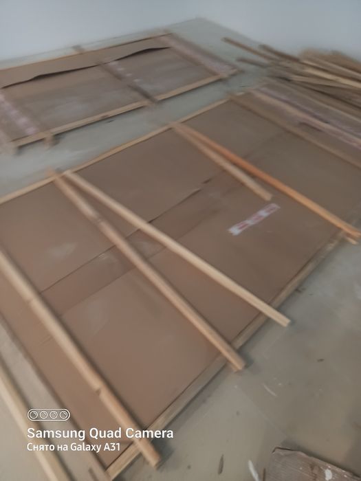 Ағаштар бар 3×2 , 100метрден көп, кардондар бар үйдің төбесін жабуға,