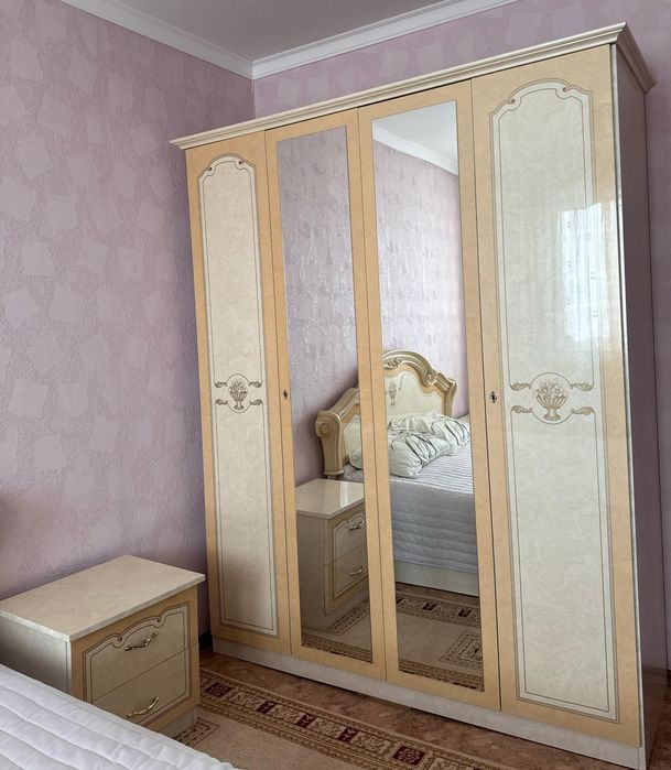 Срочно продаётся спальный гарнитур.