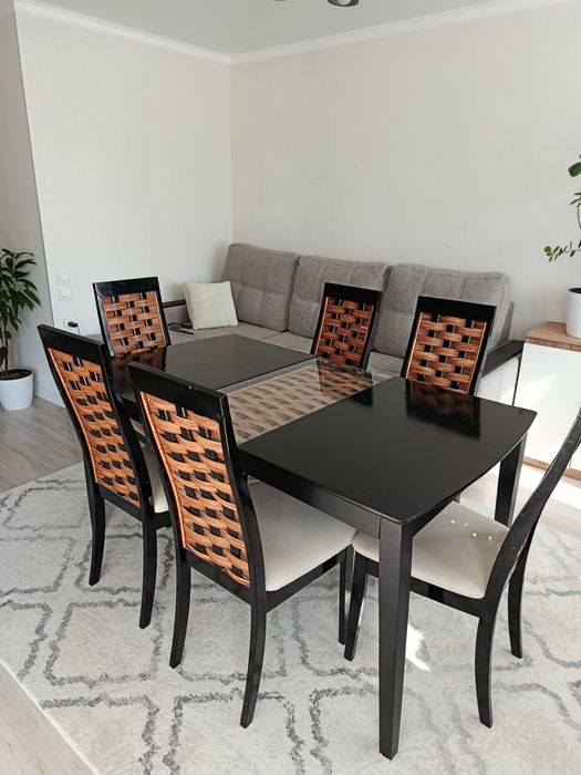 Стол со стульями