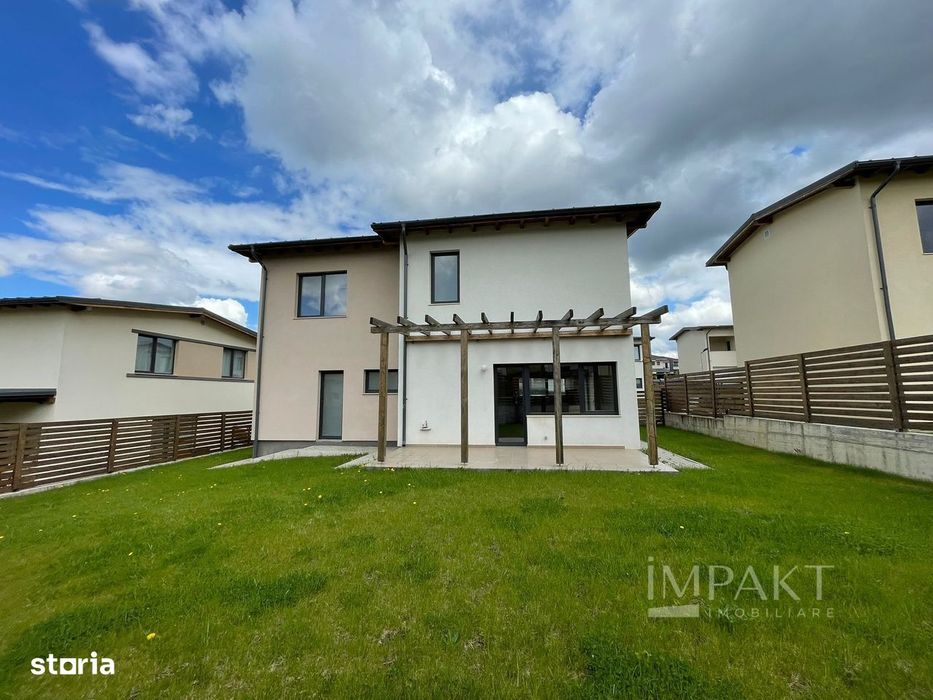 Casă / Vilă cu 4 camere de închiriat - Dezmir