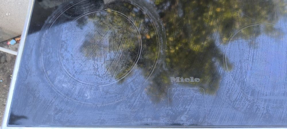 Фурна с плот за вграждане Miele