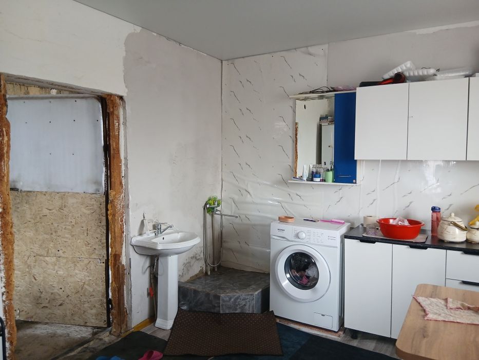 Продаеться недостроенный дом