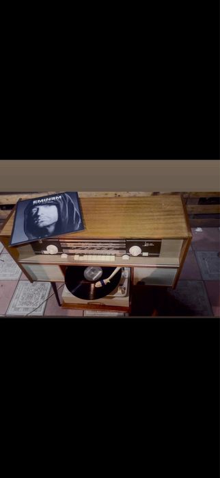 Продам Радиолу в хорошем состояние