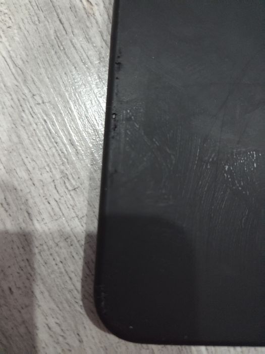 Продам чехол на IPhone 13