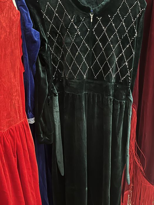 Халаттар трусылар и пижамылар бар