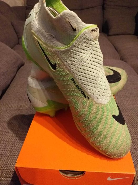 Adidași fotbal.Nike Phantom GX