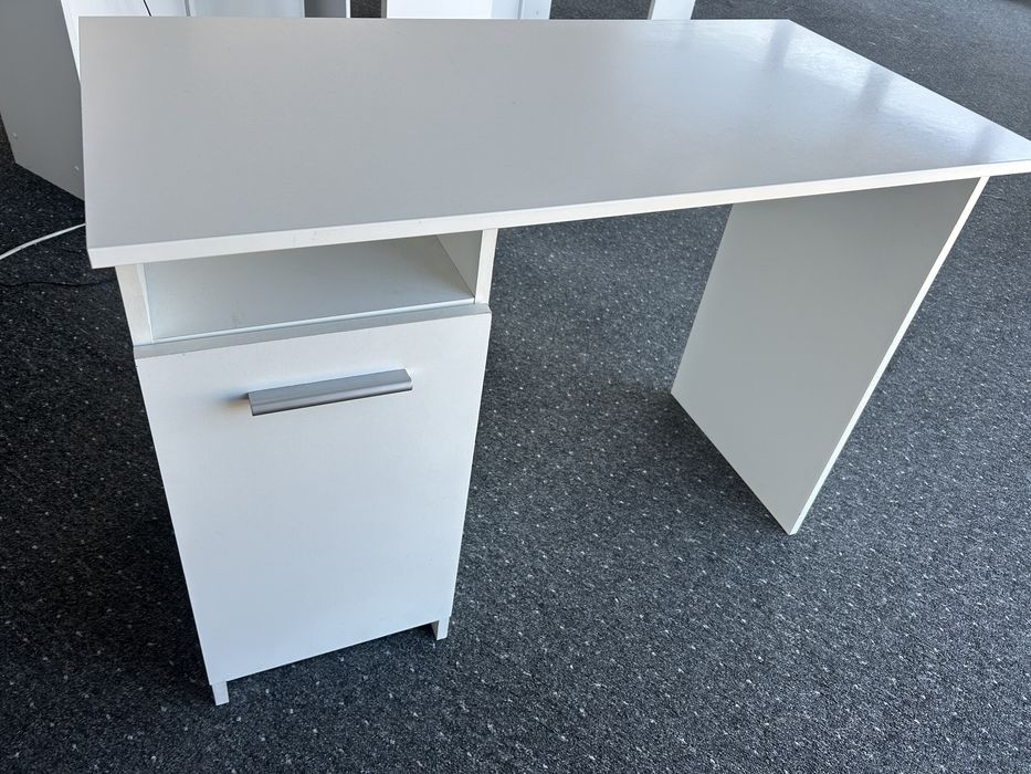 Birou cu dulapior de depozitare