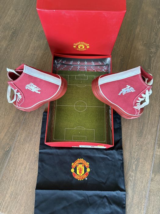 Нови оригинални кецове на MANCHESTER UNITED