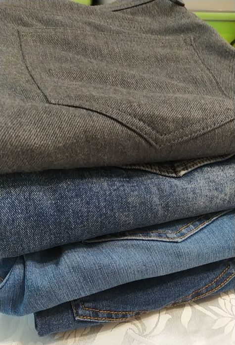 Продам джинсы детские