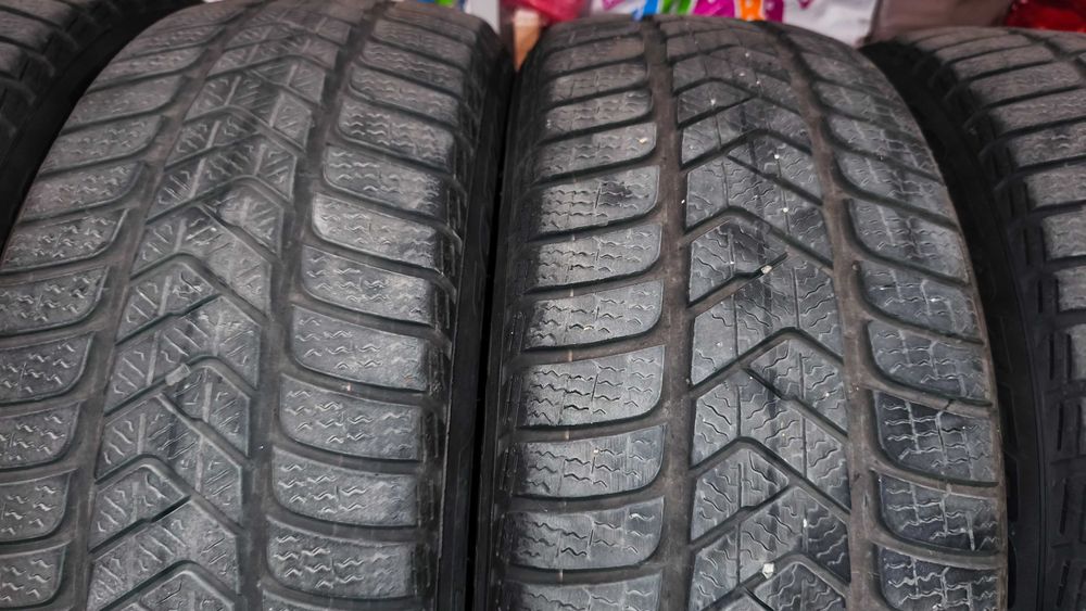 Продавам 4 зимни гуми Pirelli SottoZero 3 225/50/18 99H