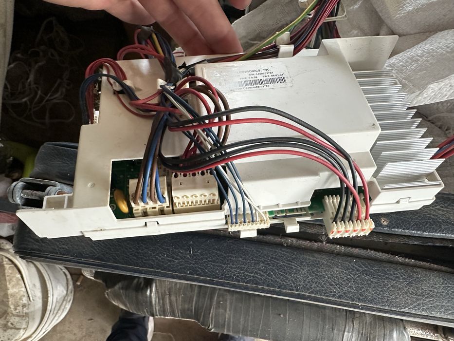 Пералня Indesit XWA 81283 на части