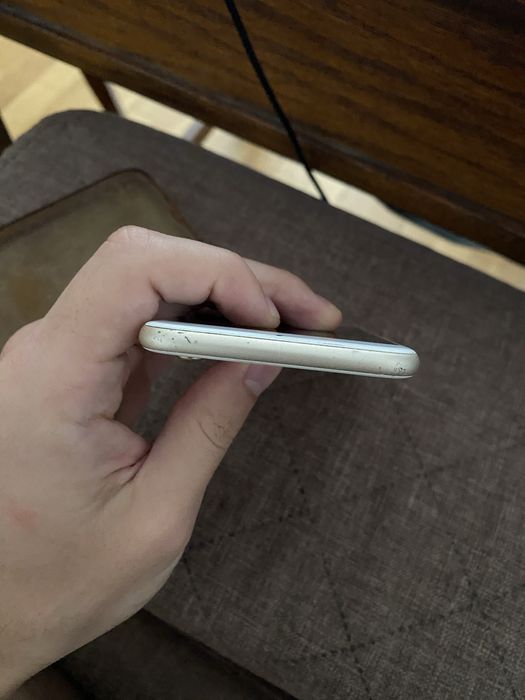 Продавам iPhone 6 в добро състояние.