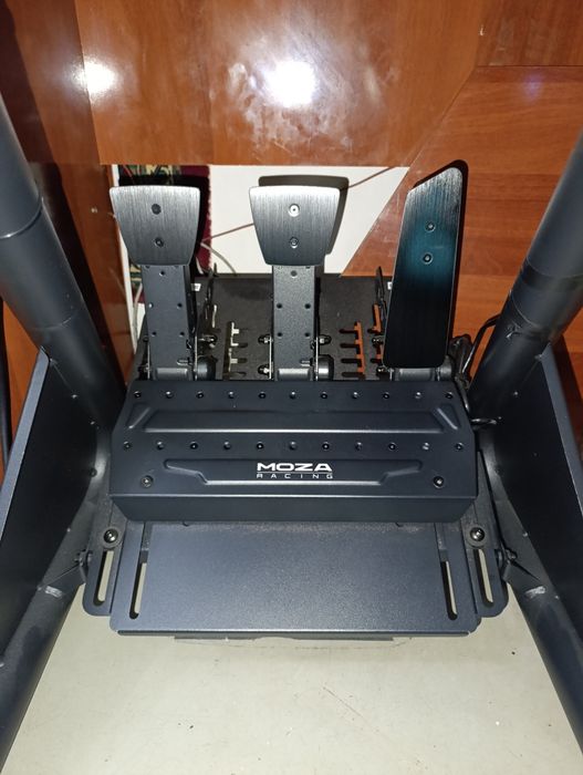 Продаю кокпит на базе MOZA R9 V3