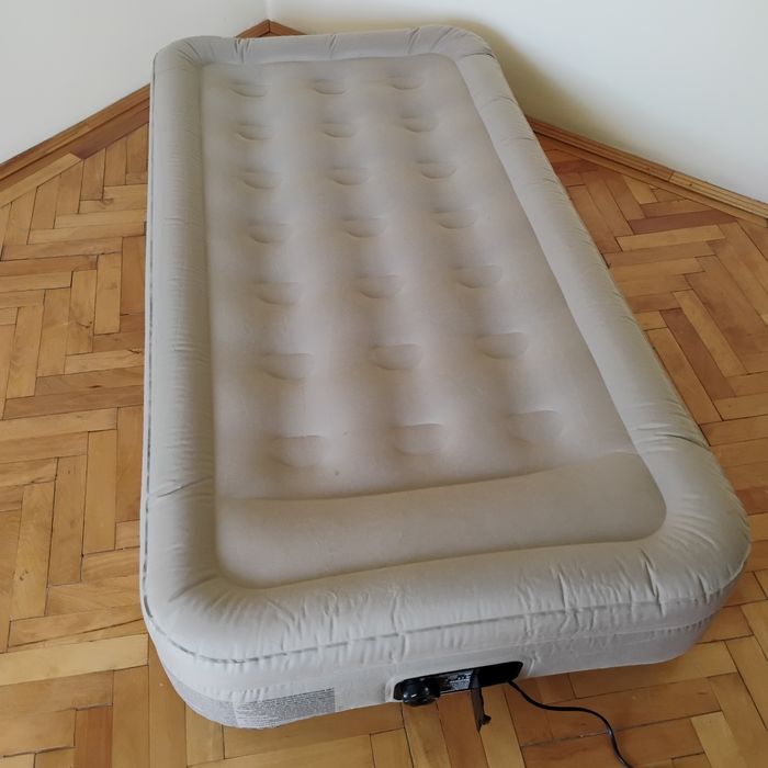 Saltea gonflabila Bestway cu pompa electrica încorporată