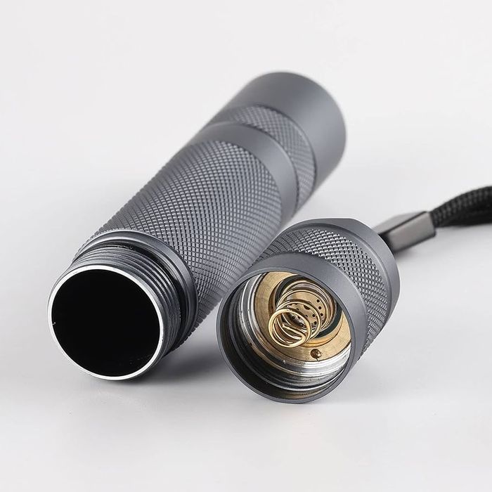 Продам фонарик Convoy S2+