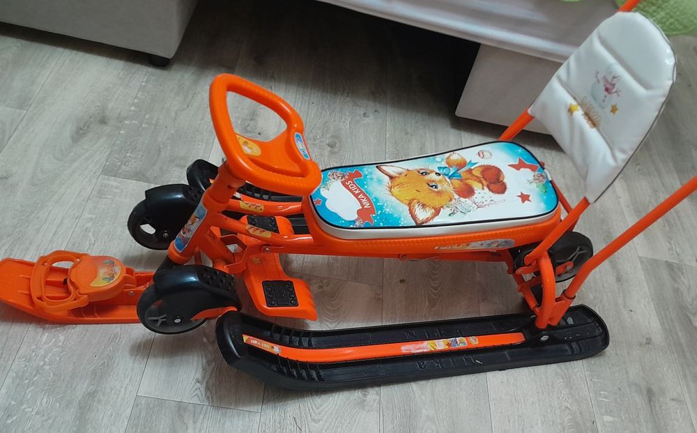 Продаю снегокат с колесиками.