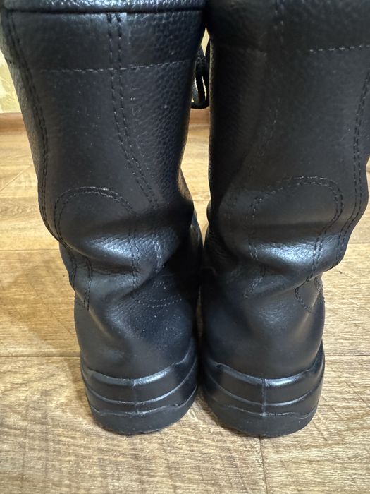 Продам берцы 43 р рабочие ботинки  40 о