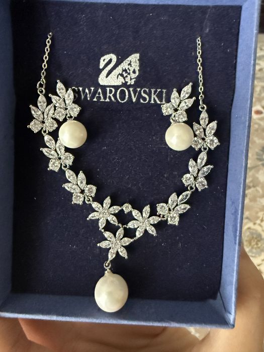Колье и серьги из нержавеющего металла с кримталлами Swarovski