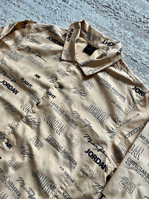 Jacheta bej cu logo Jordan marimea XL